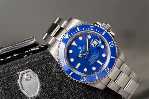 How to Wind a Rolex (with Pictures) 